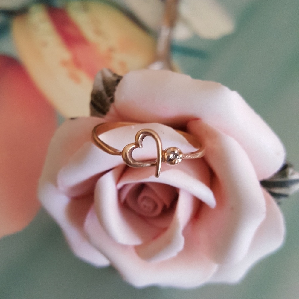 10k solid gold diamond ring